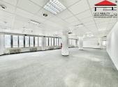 Pronájem - obchodní prostor, 305 m²