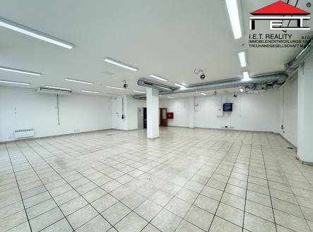 Pronájem - obchodní prostor, 150 m²