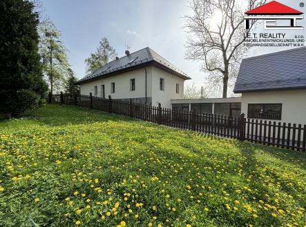 Pronájem - dům/vila, 341 m²