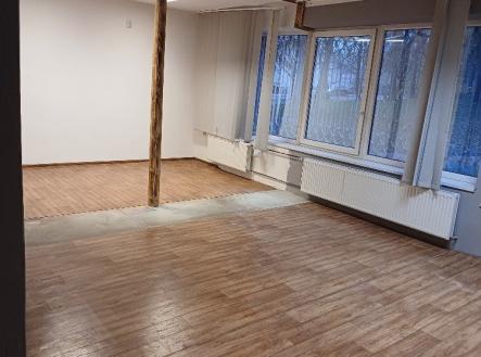 Pronájem - obchodní prostor, 330 m²