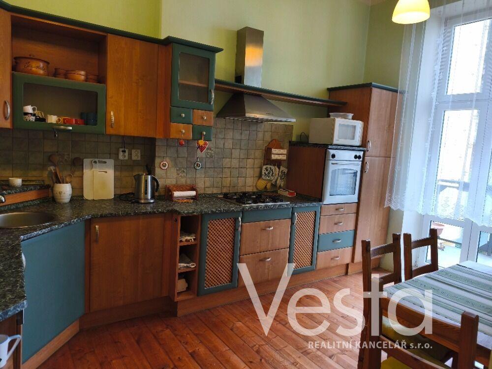 Hezký byt 2+1 s vestavěným patrem a terasou v centru Děčína I