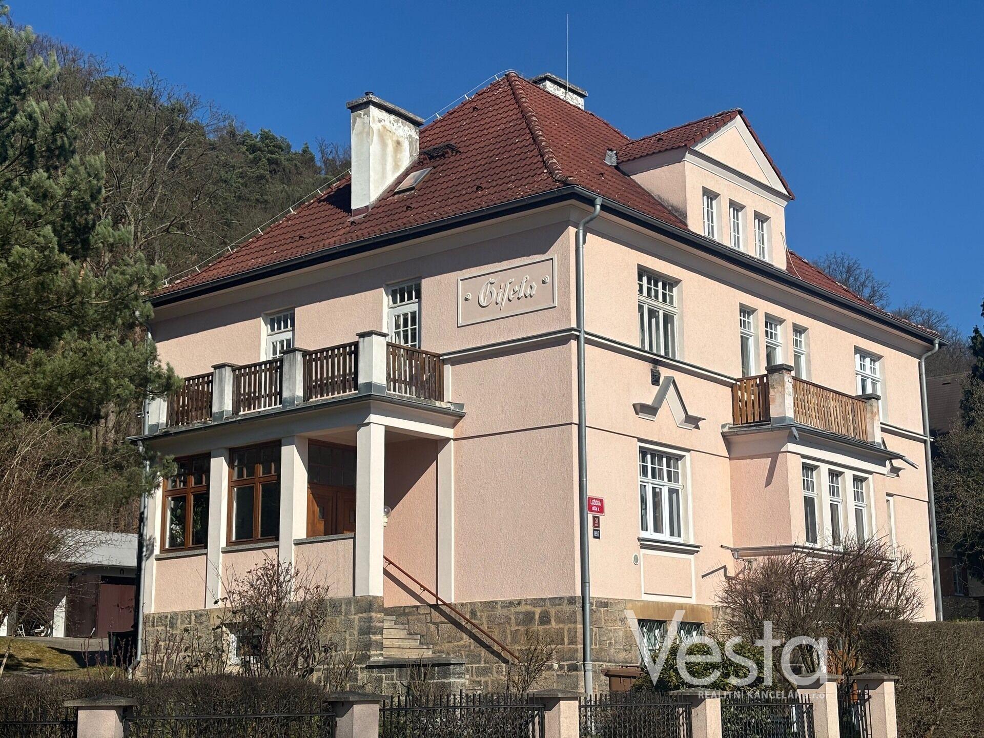 Byt 2+KK s terasou, garáží a zahradou