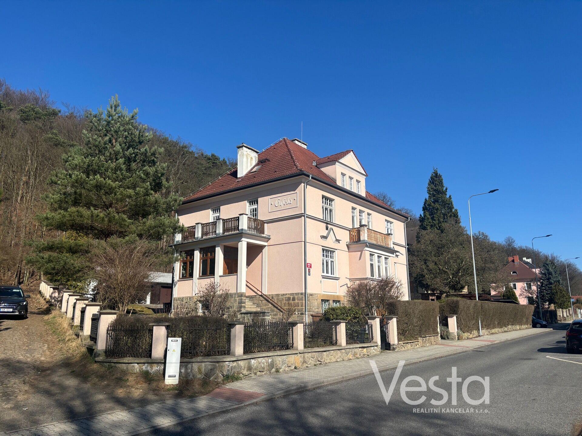 Byt 2+KK s terasou, garáží a zahradou