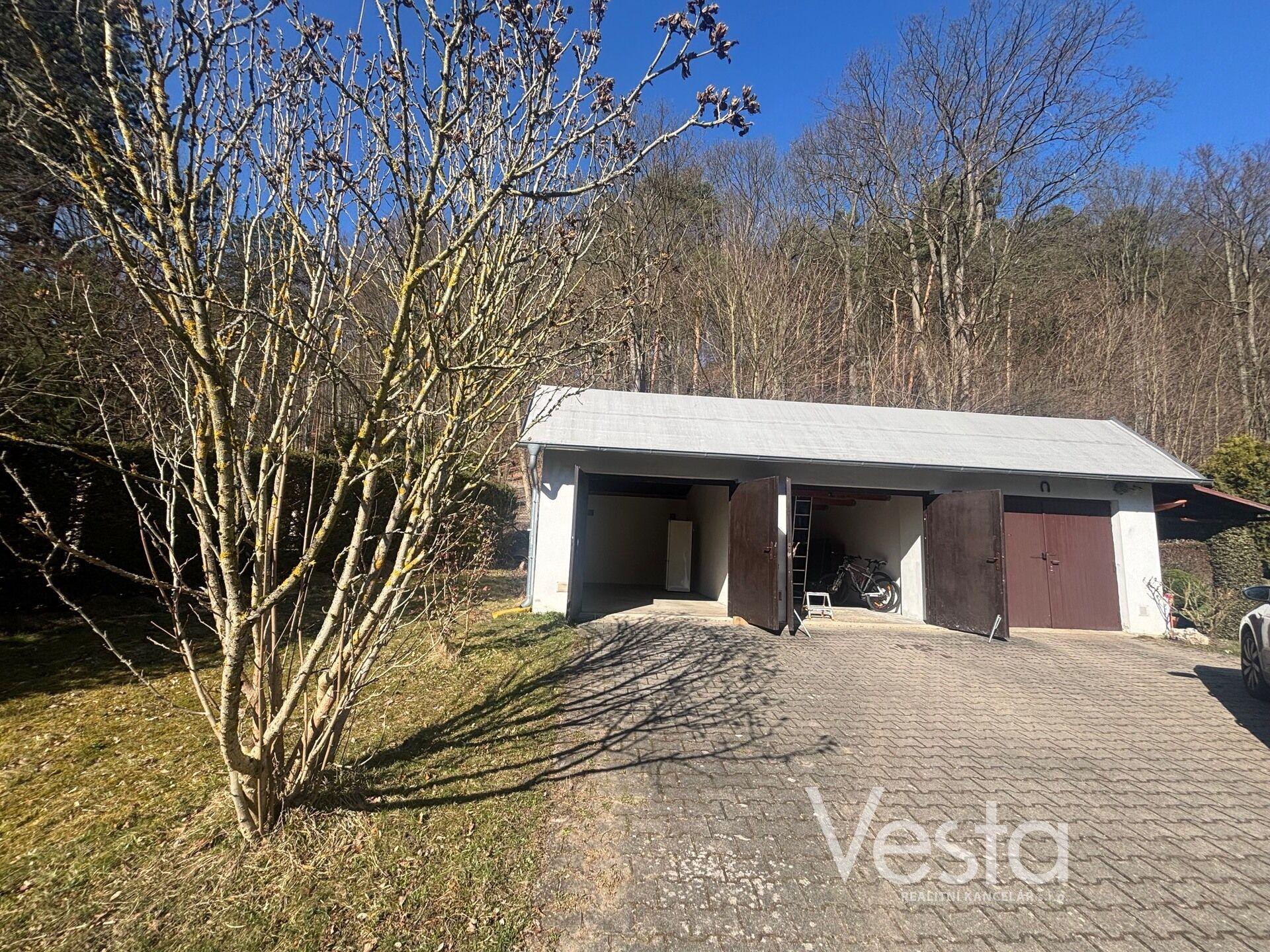 Byt 2+KK s terasou, garáží a zahradou