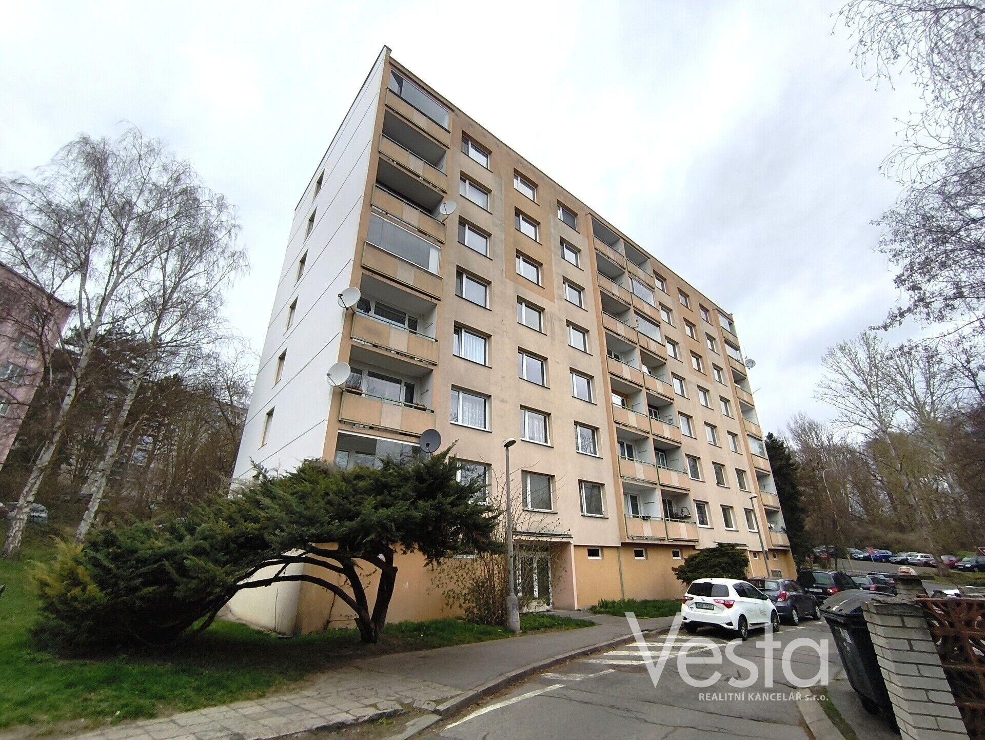 Pronájem slunného bytu 1+1 v Želenicích