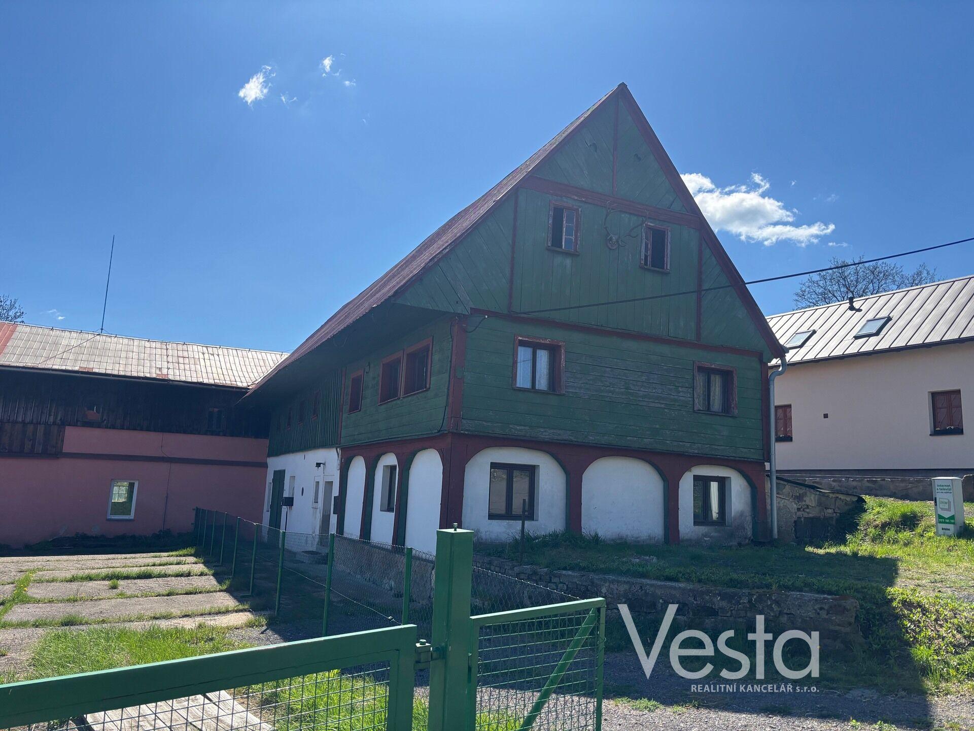 Hospodářské stavení – chalupa na malé vesnici