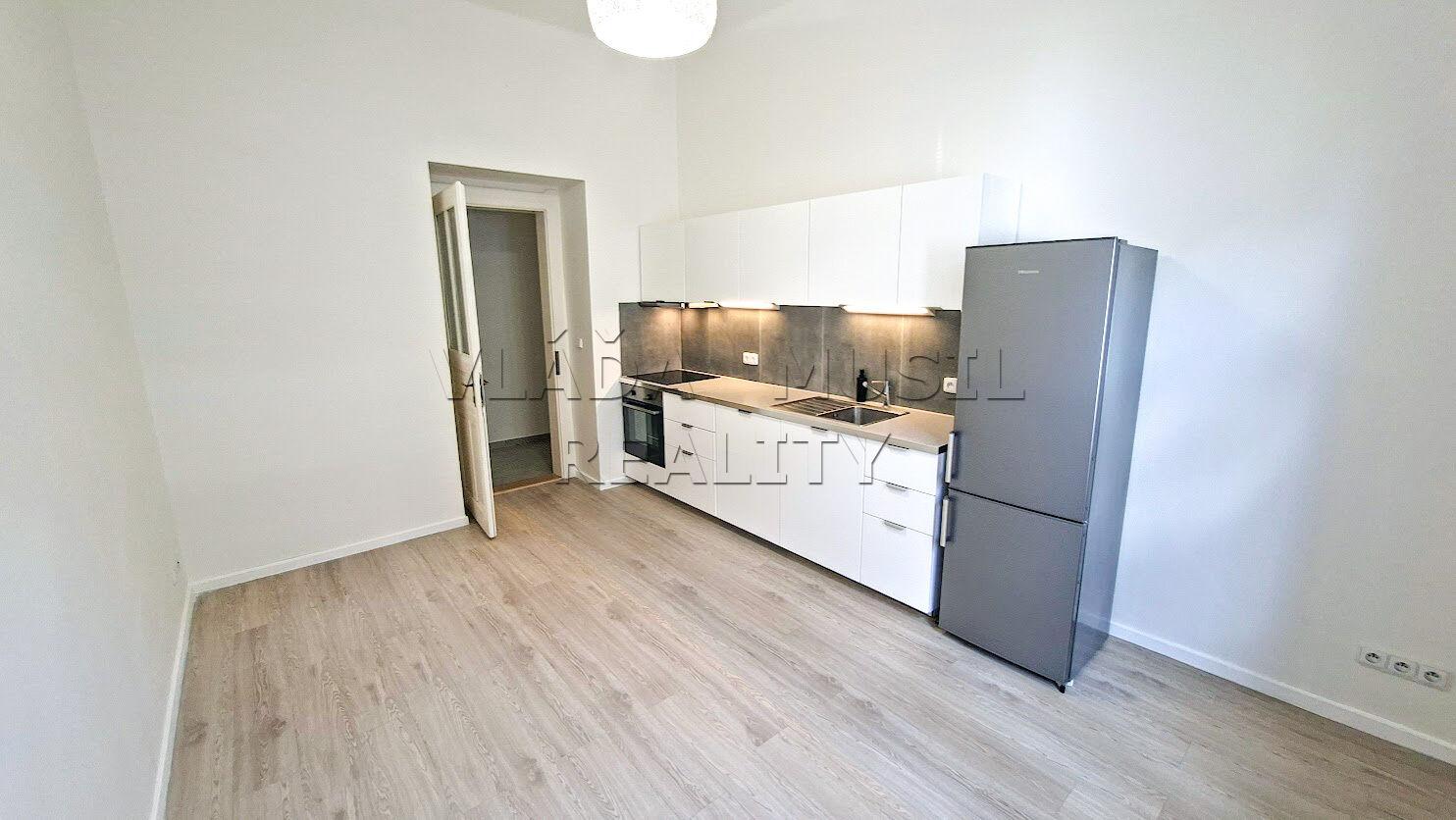 Nájem zrekonstruovaného bytu 2+kk v Praze 8 Libni, ulice Novákových.