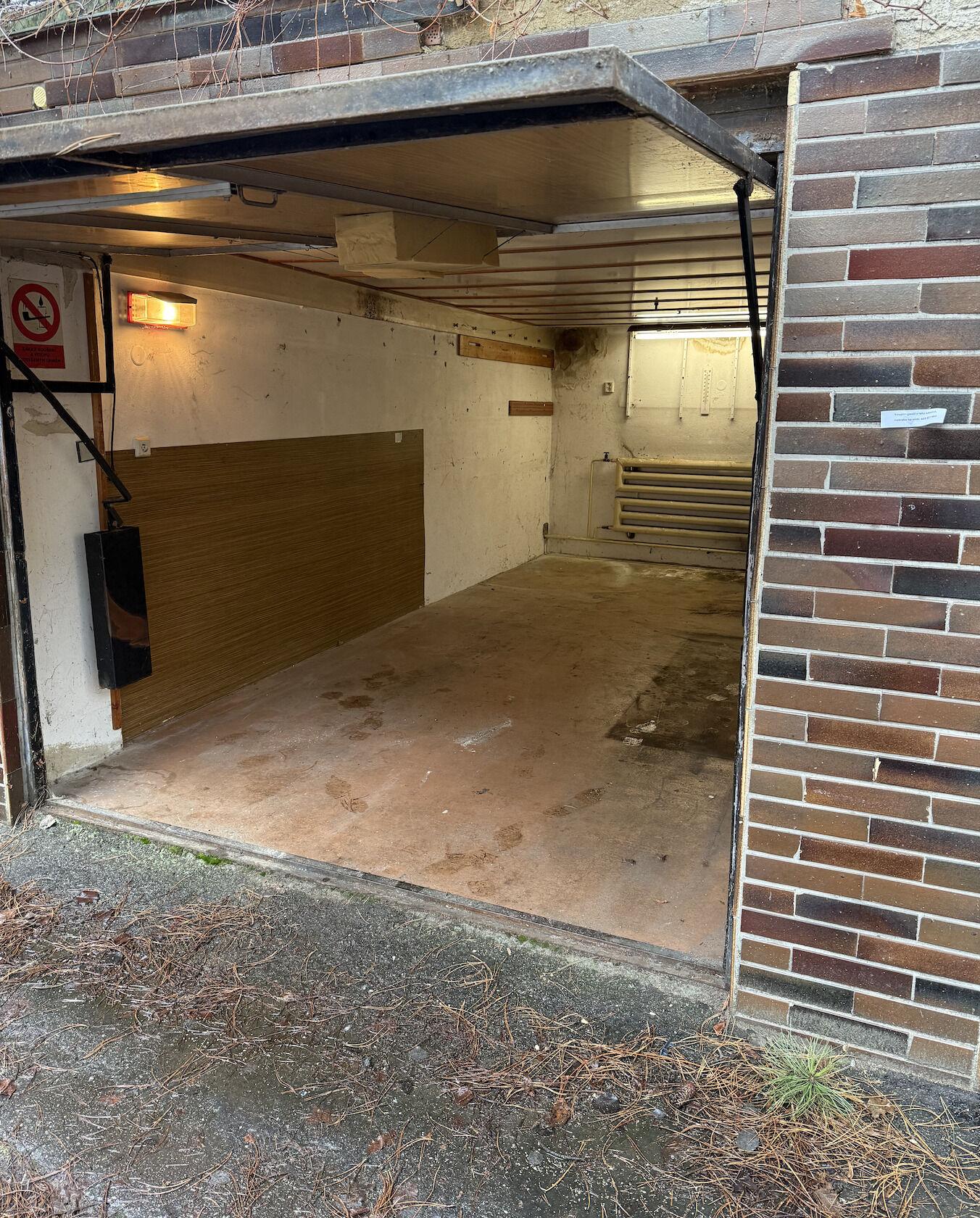 Pronájem garáže 16m² Marie Majerové, Brno - Lesná