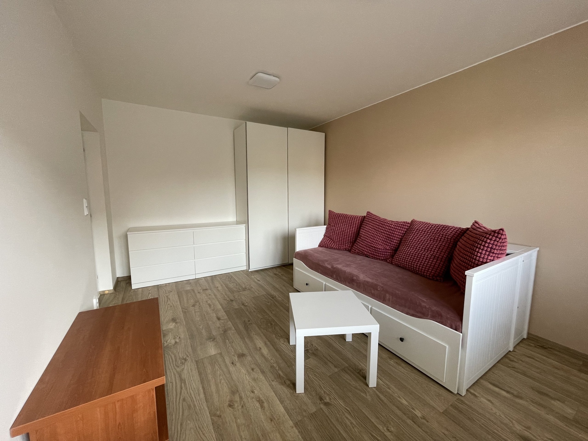 Pronájem částečně zařízeného bytu 1+kk, CP 27 m², Brno - Štýřice
