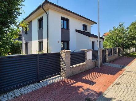 Pronájem - dům/vila, 156 m²