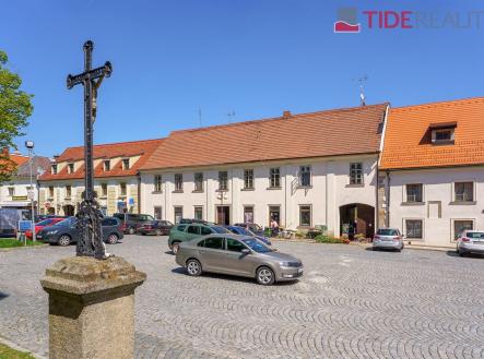 Prodej - nájemní dům, 556 m²