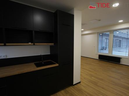 Pronájem kanceláře, 559 m²