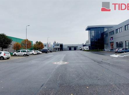 Pronájem kanceláře, 559 m²