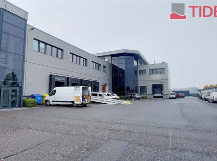 Pronájem kanceláře, 559 m²