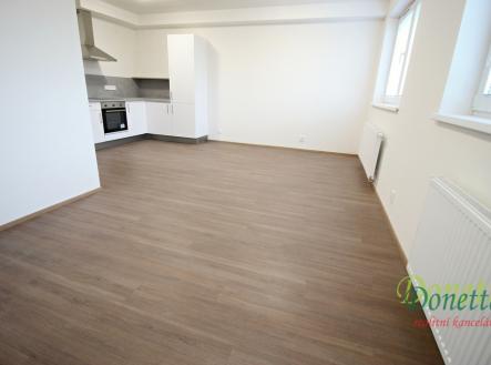Pronájem bytu, 3+kk, 77 m²