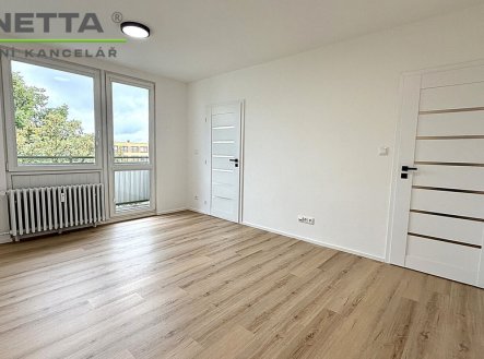 Pronájem bytu 2+kk, po rekonstrukci, 42 m2, balkon, sklep, Hradec Králové