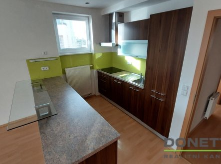 Pronájem pěkného bytu 3+kk, lodžie, parkovací stání –Třebeš