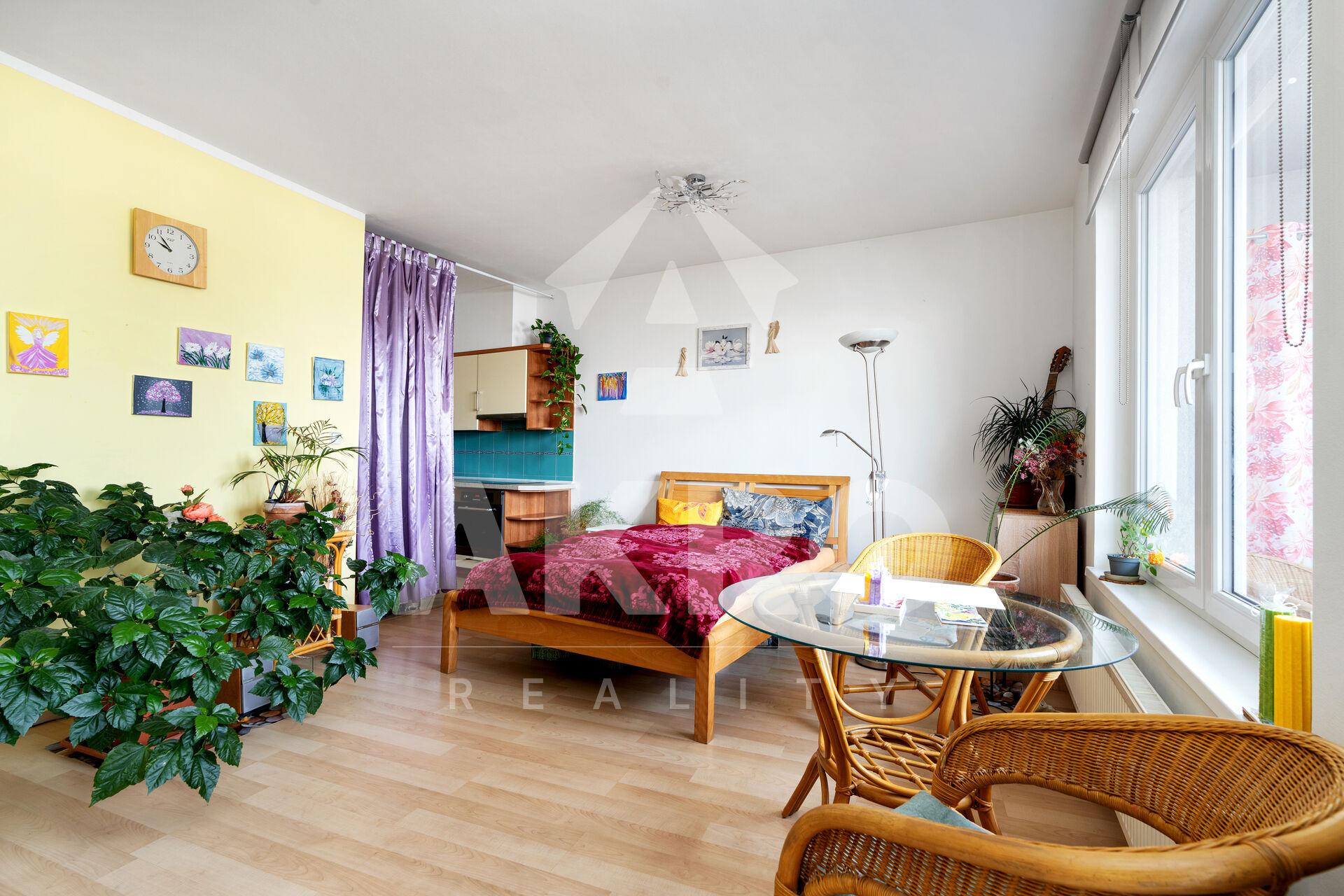 Prodej bytu v osobním vlastnictví 1kk s balkonem Praha 9 Nademlejnská