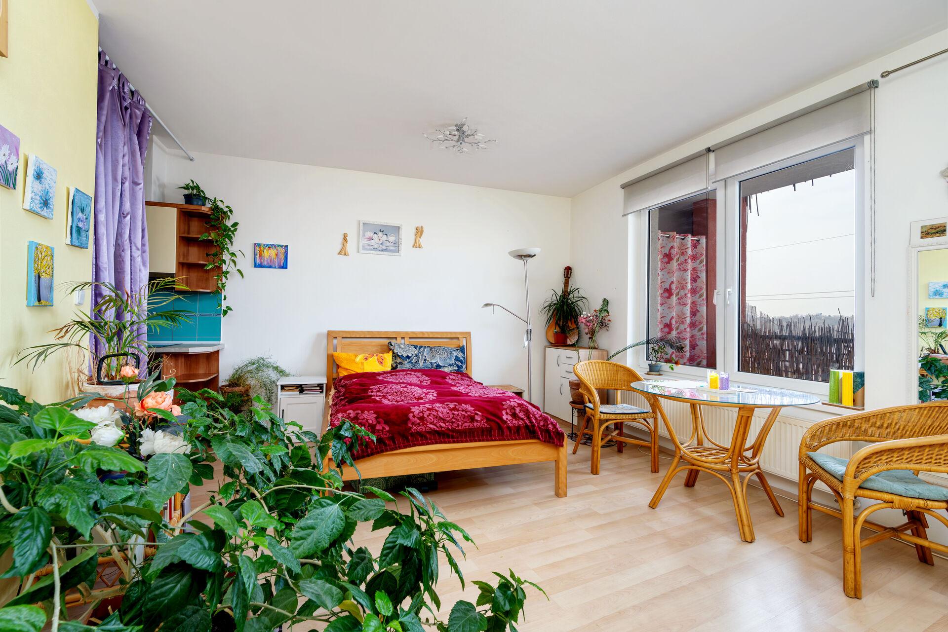 Prodej bytu v osobním vlastnictví 1+kk 45m2 s balkonem Praha 9 Nademlejnská