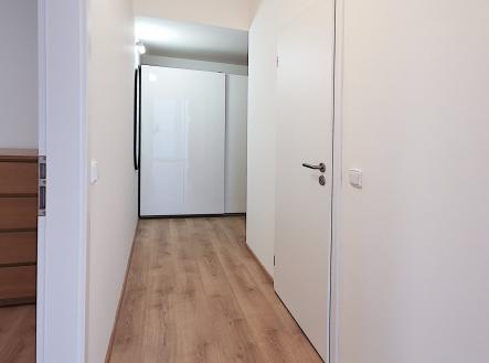 Pronájem bytu Praha 8 staré Ďáblice Křižanská - předsíň