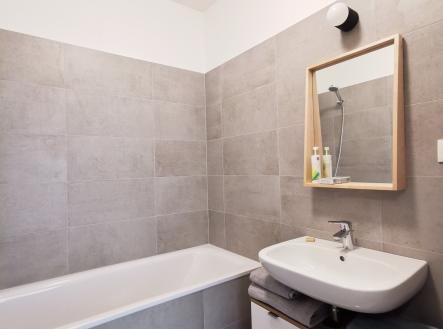 Pronájem bytu Praha 8 Karlín Breitfeldova - koupelna