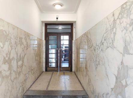 Pronájem kanceláře Praha 3 Vinohrady Lucemburská - vstup