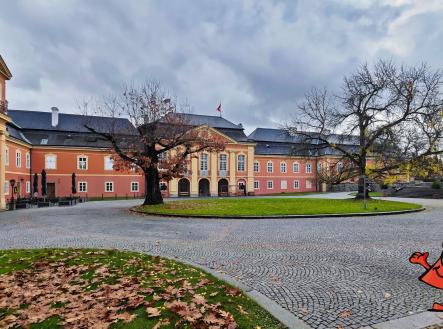 Pronájem zámecké restaurace zámku Dobříš - nádvoří