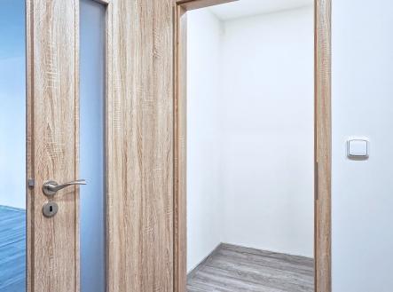 Pronájem bytu 2+kk Praha 4 Chodov Jarníkova - šatna