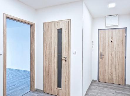 Pronájem bytu 2+kk Praha 4 Chodov Jarníkova - předsíň