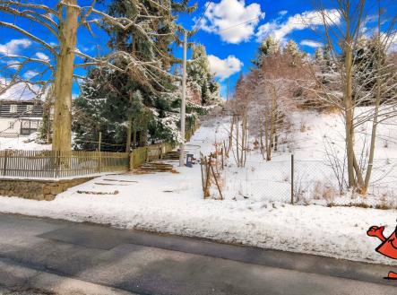 Parcela na prodej Volfartice - pohled i na souseda