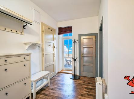 Pronájem bytu 2+kk Praha 4 Pankrác - předsíň