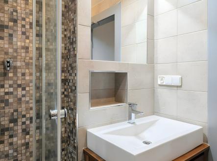 Pronájem bytu 2+kk Praha 4 Pankrác - koupelna B