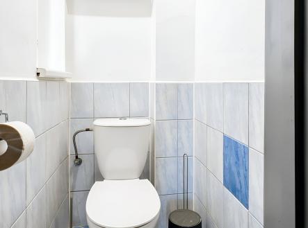 Pronájem bytu 2+kk Praha 4 Pankrác - toaleta