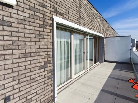 Malešická 3+KK s Terasou a 2x gar - terasa 2