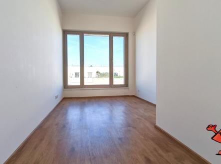 Malešická 3+KK s Terasou a 2x gar - ložnice 