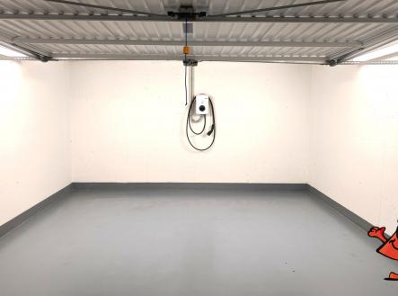 Malešická 3+KK s Terasou a 2x gar - garáž 1