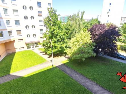 Na pronájem byt 3+KK + terasa, Praha 8 - Ládví, ulici nad Okrouhlíkem - výhled 1