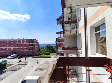 Na pronájem byt 3+KK + terasa, Praha 8 - Ládví, ulici nad Okrouhlíkem - výhled z balkónu