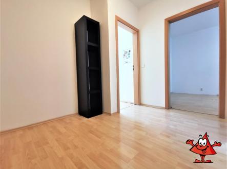 K pronájmu byt 2+KK v ulici Štěpařská, Praha 5 - Hlubočepy - hala.jpg