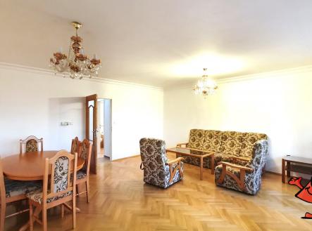 Pronájem bytu 5+1 v ulici Přádova, Praha 8 - obývák 2