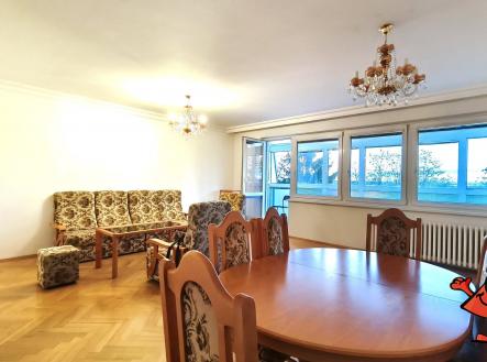 Pronájem bytu 5+1 v ulici Přádova, Praha 8 - obývák 3