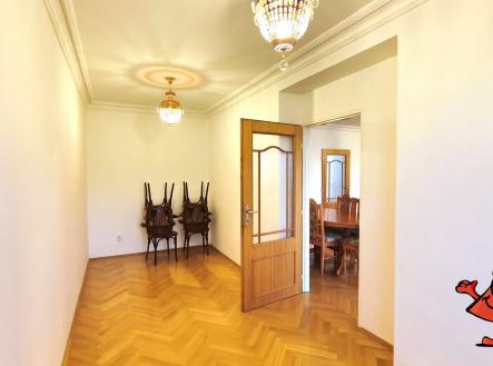 Pronájem bytu 5+1 v ulici Přádova, Praha 8 - pracovna