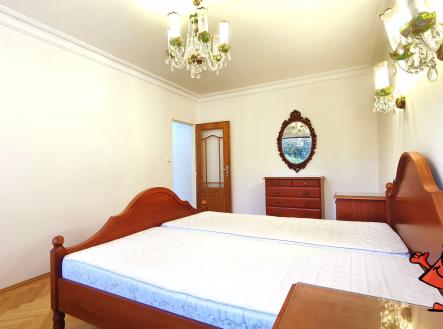 Pronájem bytu 5+1 v ulici Přádova, Praha 8 - ložnice 2