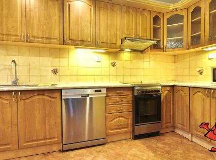 Pronájem bytu 5+1 v ulici Přádova, Praha 8 - kuchyně 2