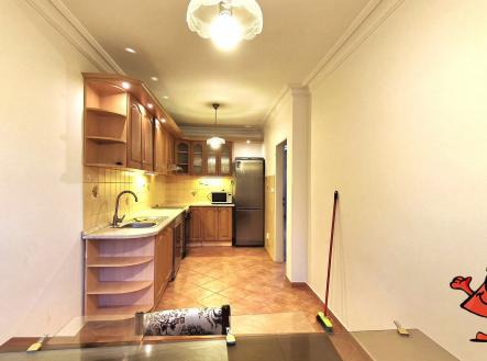 Pronájem bytu 5+1 v ulici Přádova, Praha 8 - kuchyně