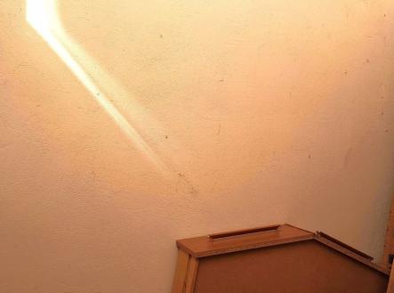 Pronájem bytu 5+1 v ulici Přádova, Praha 8 - sklepní kóje