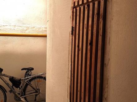 Pronájem bytu 5+1 v ulici Přádova, Praha 8 - sklepní prostory