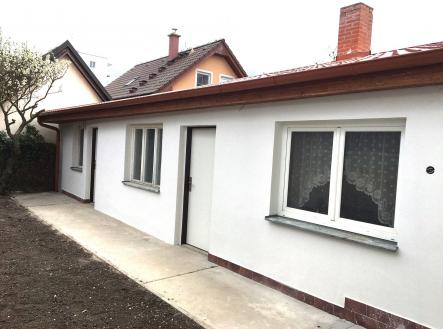 Pronájem - dům/vila, 300 m²