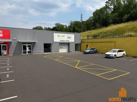 Pronájem obchodní prostory, 420 m²