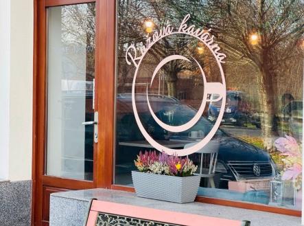 Pronájem obchodní prostor, 66 m²